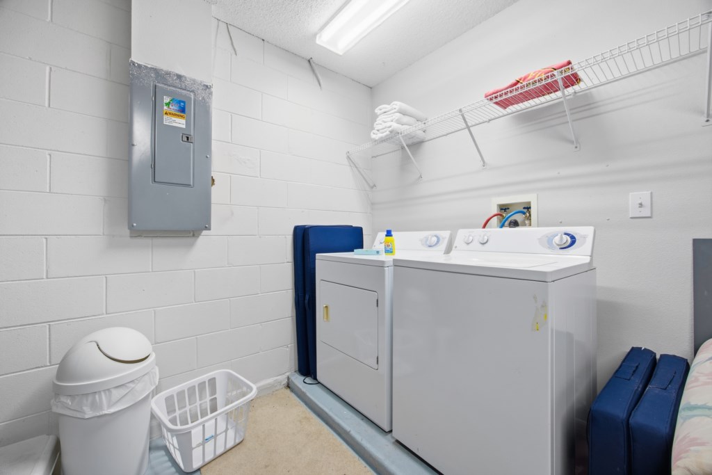 07-260317_240GrosvenorLp_16