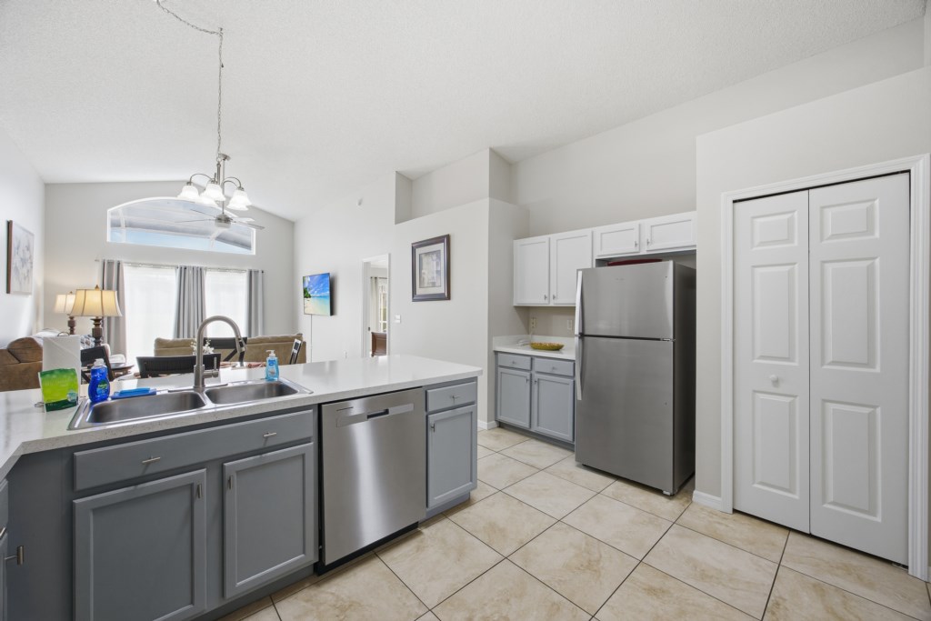 09-260316_240GrosvenorLp_02