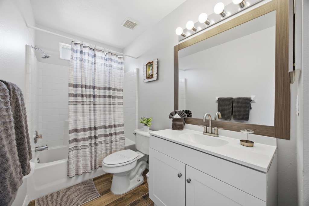 13-260317_240GrosvenorLp_19