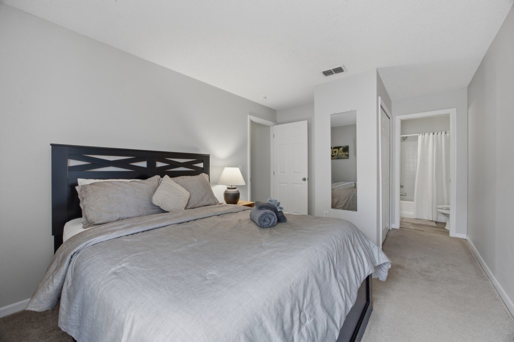 19-260317_240GrosvenorLp_21