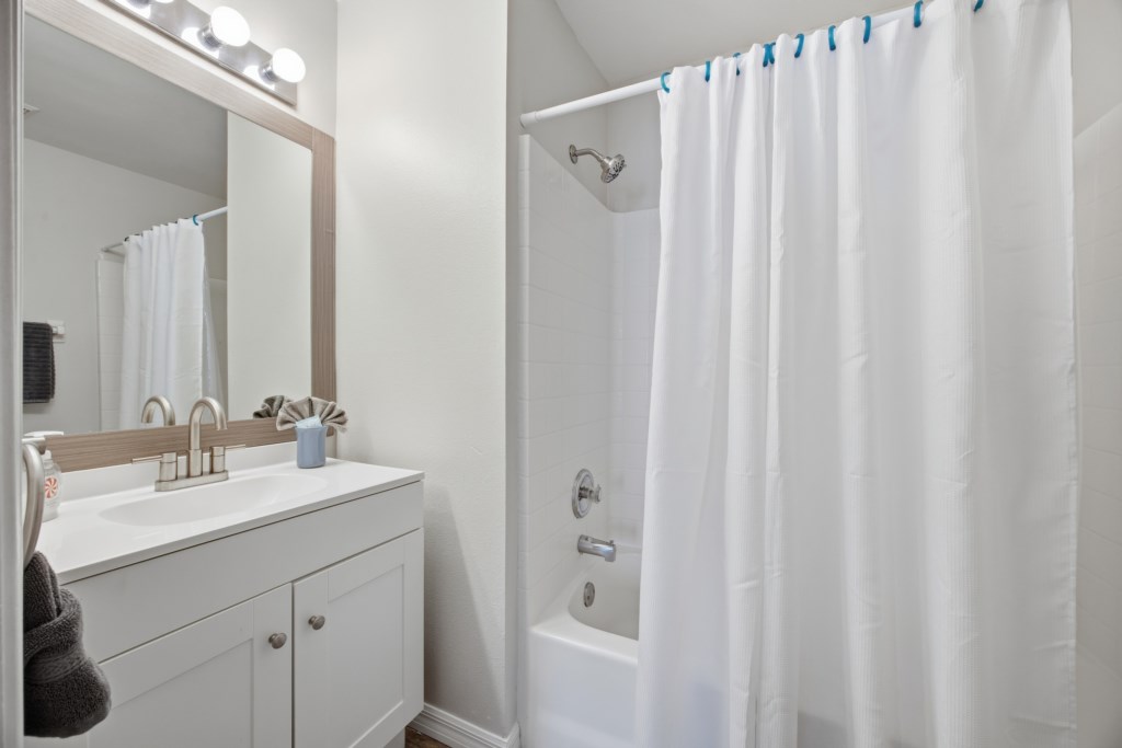 20-260317_240GrosvenorLp_22