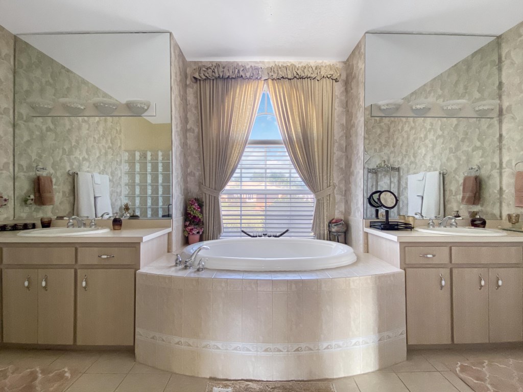 7a88ae56e63200d51ee041d506af60e3ed614350