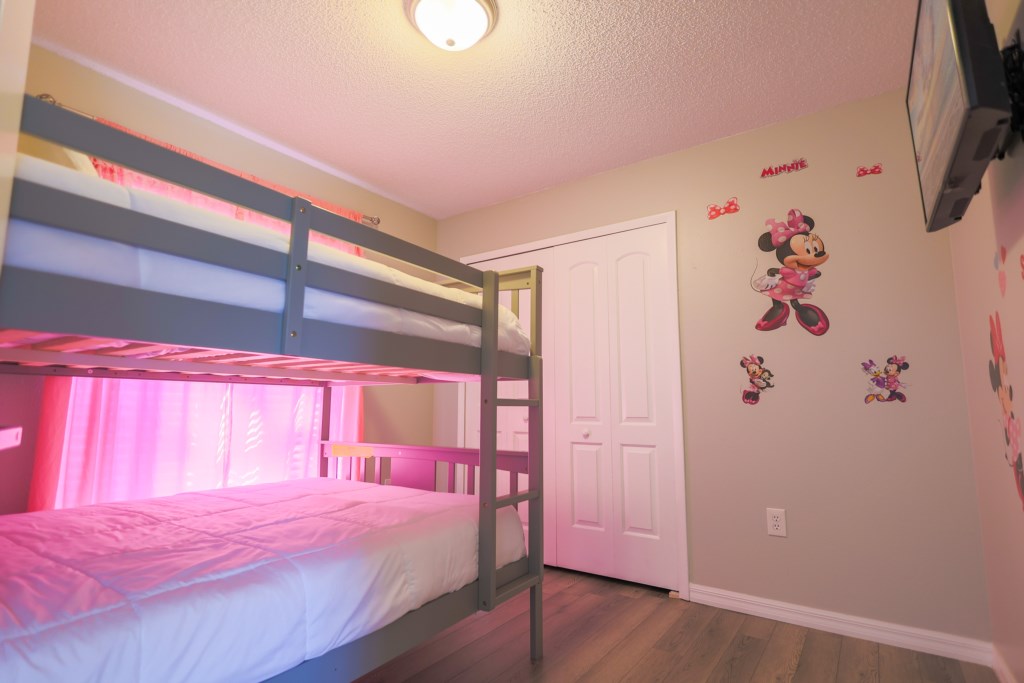 Minnie Mouse Theme Room with 2 full beds.