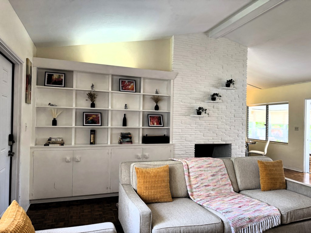 Living Room pic3