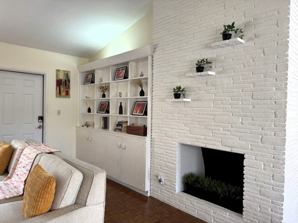 Living Room pic4