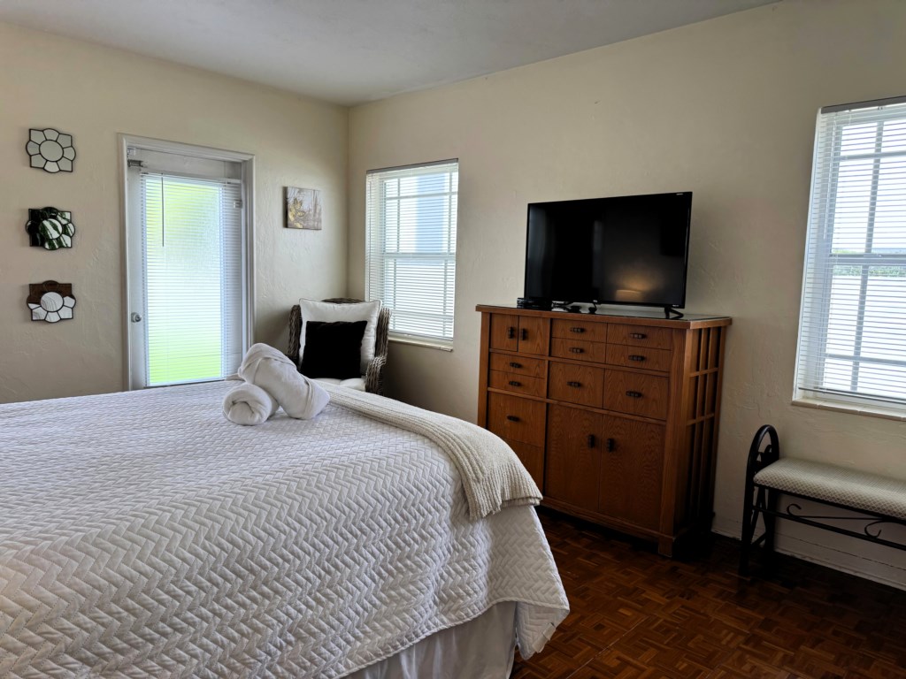 Master Bedroom pic2