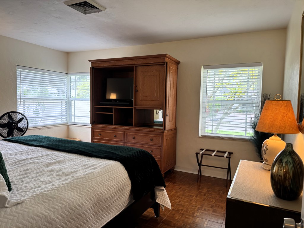 Guest Bedroom pic2