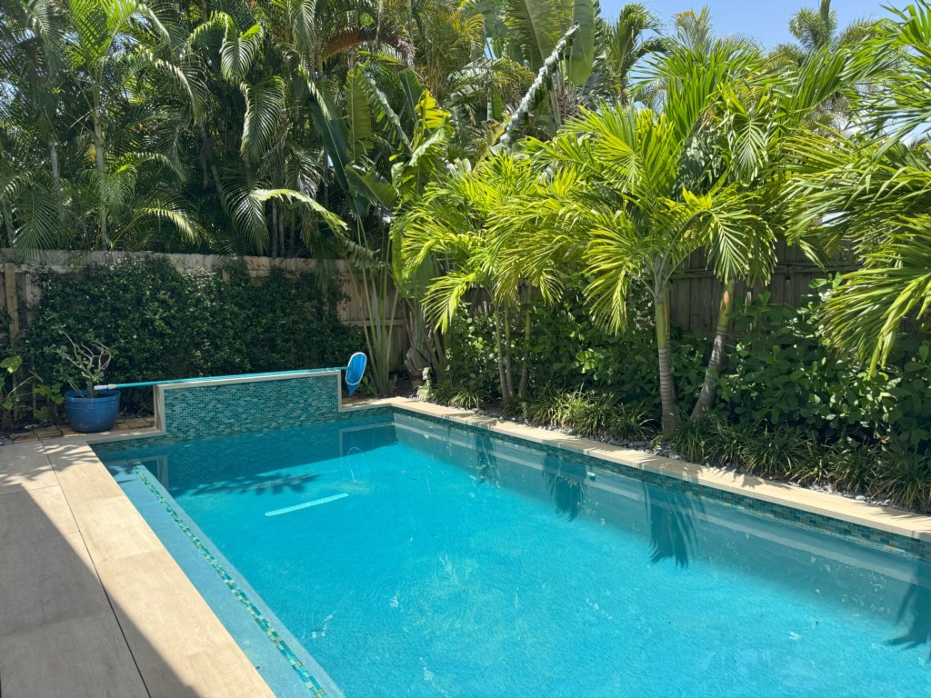 Pool legnth 24' x Deep end 6'