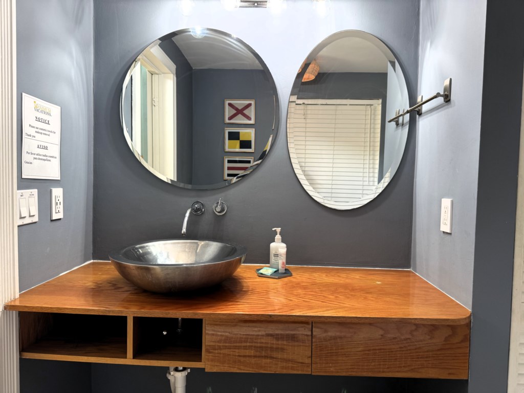 Master Bathroom3