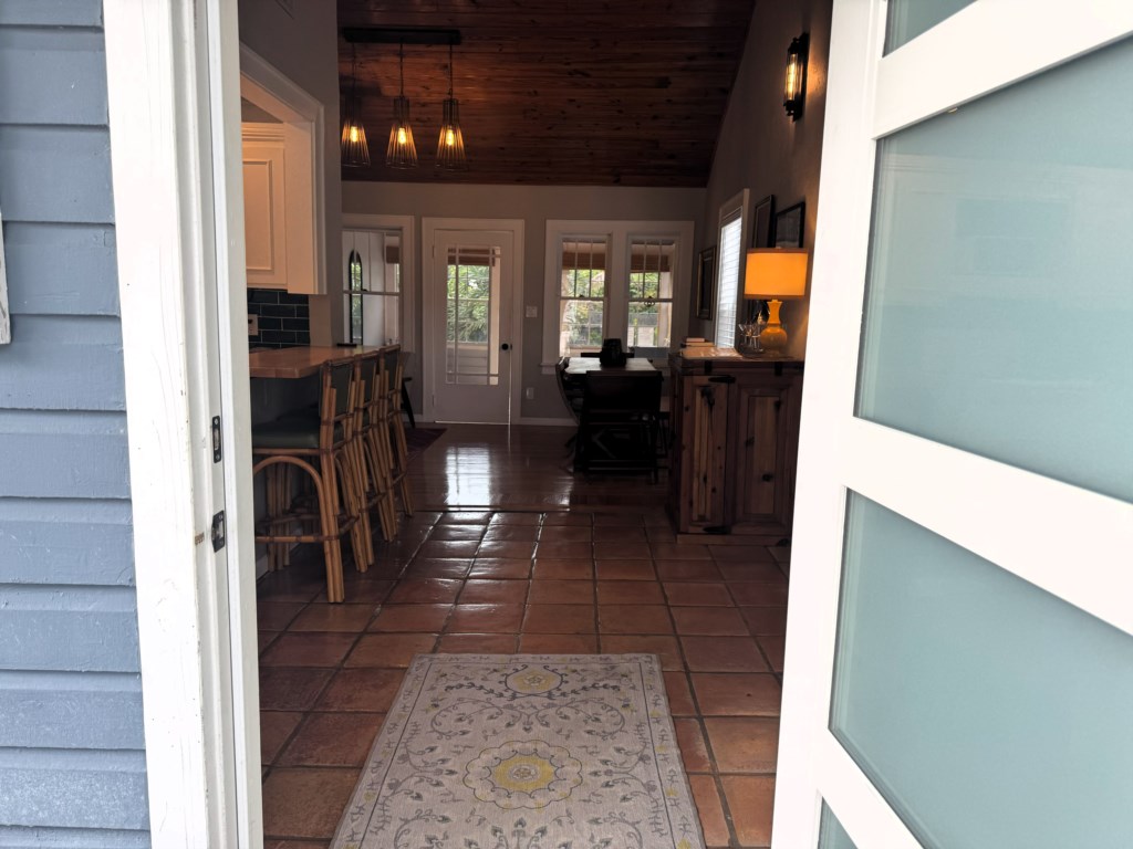 1,222 SQ.FT. (2 Bedrooms & 1.5 Baths)