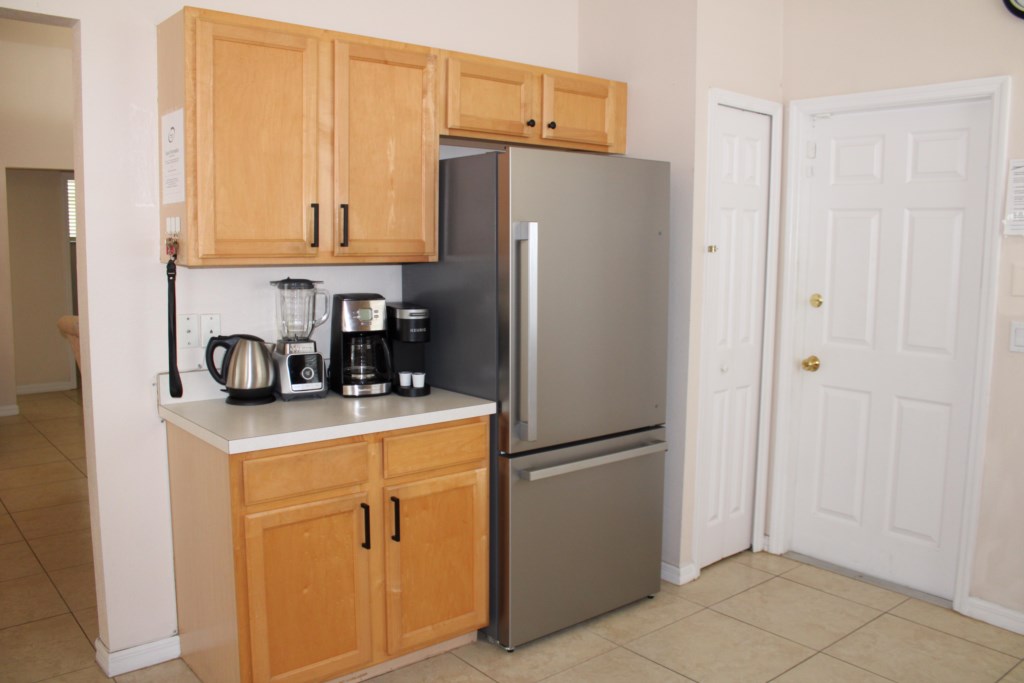 This area is perfectly equipped for preparing tea, coffee, and smoothies, providing a convenient space for guest