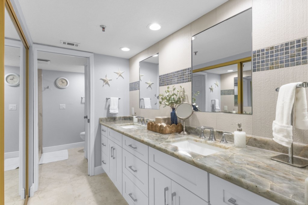 Large En Suite Bathroom
