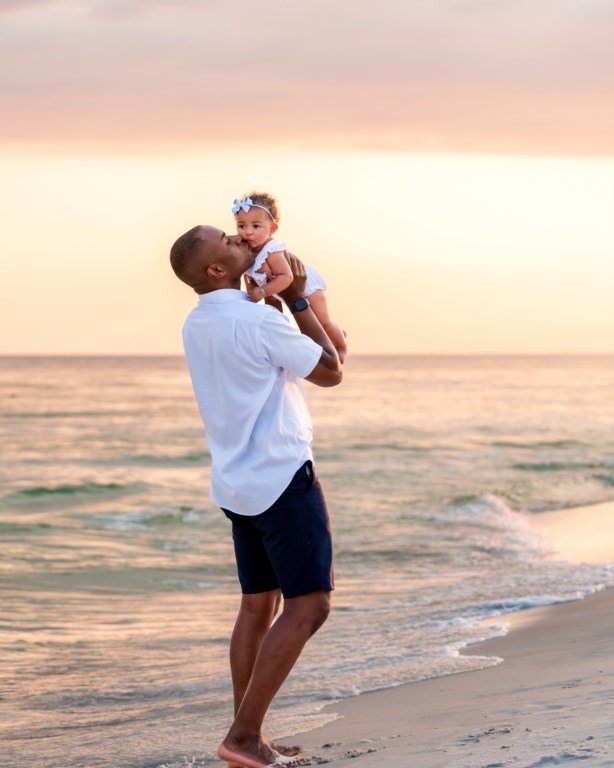 Dasha G Photgraphy Offers Professional Beach Photography For Your Family