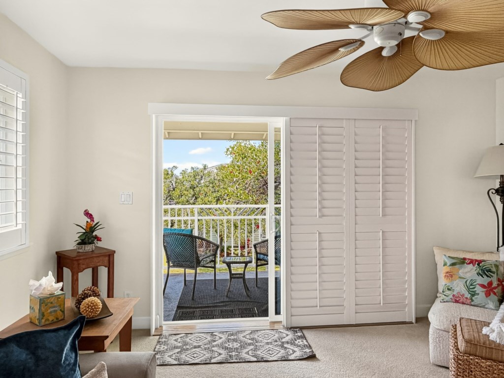 Living Area to Lanai