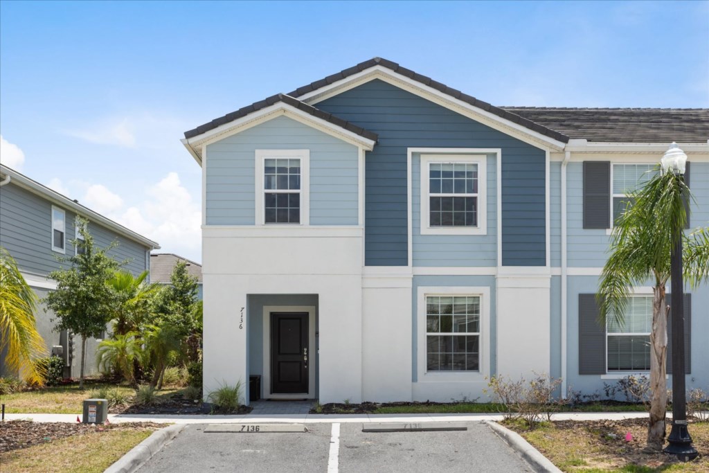 5 bedroom vacation townhouse at Solterra - Image 1
