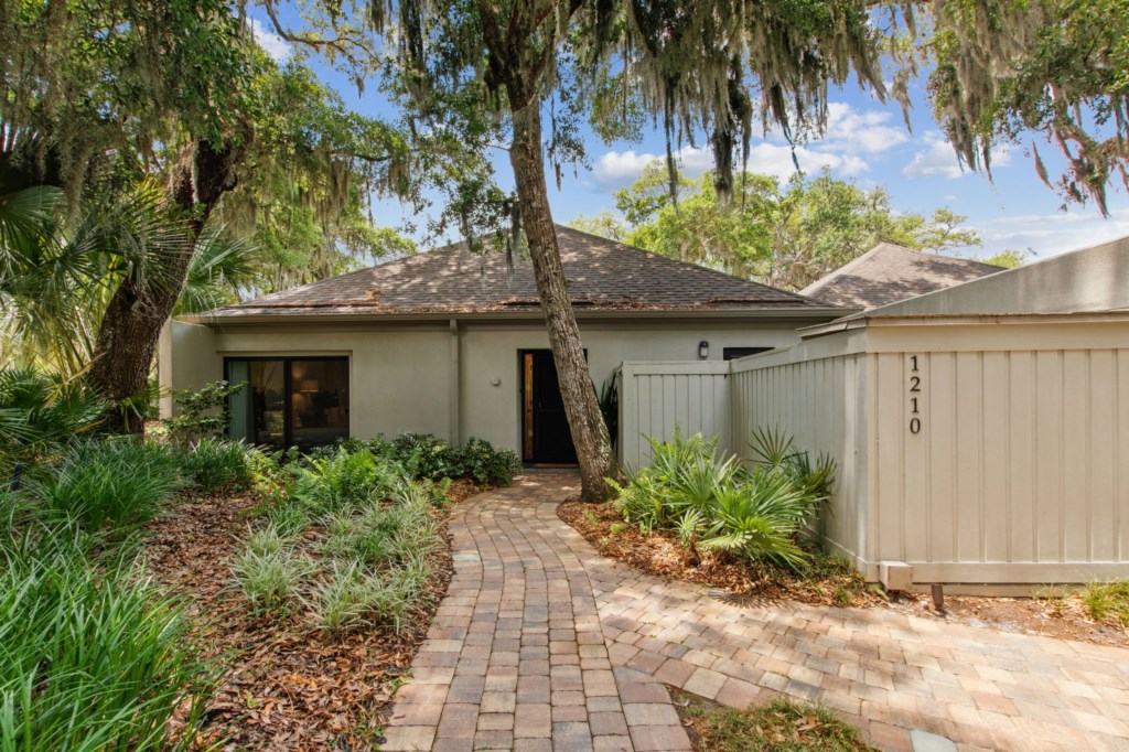 View of front of property.