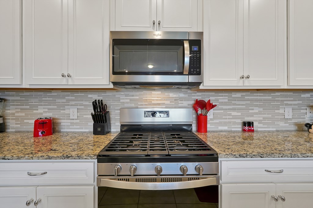 10_Kitchen_Area_072024.jpg