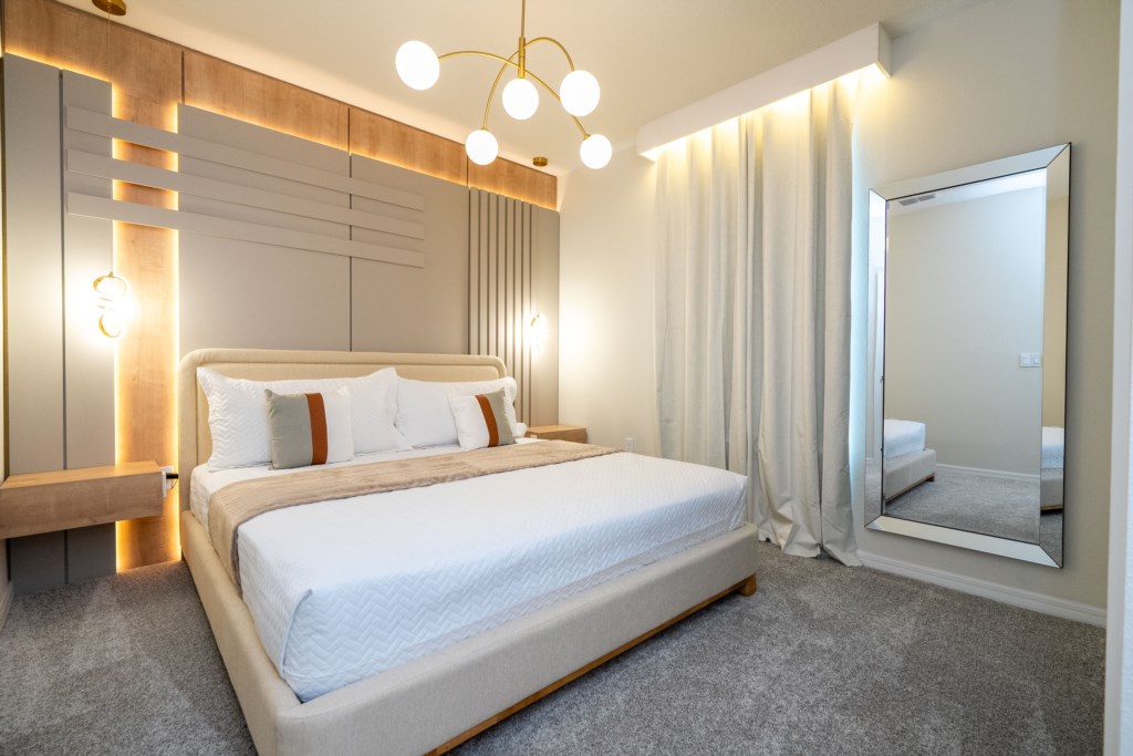 First floor king bedroom