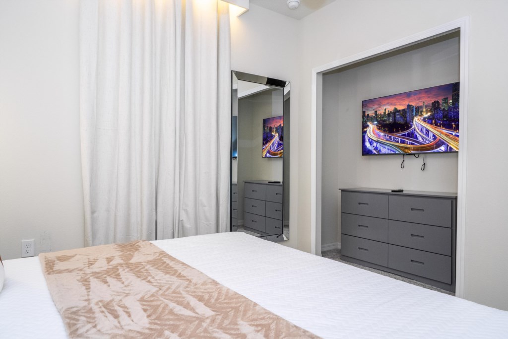 First floor king bedroom