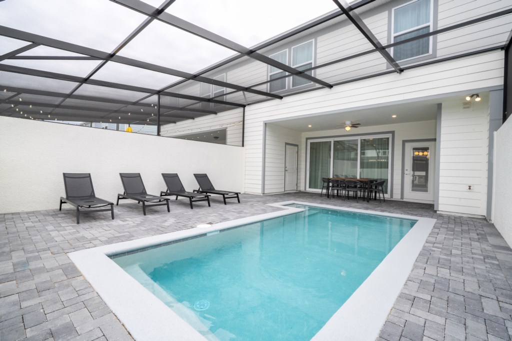 Property private splash pool (pool heat available for an additional fee)