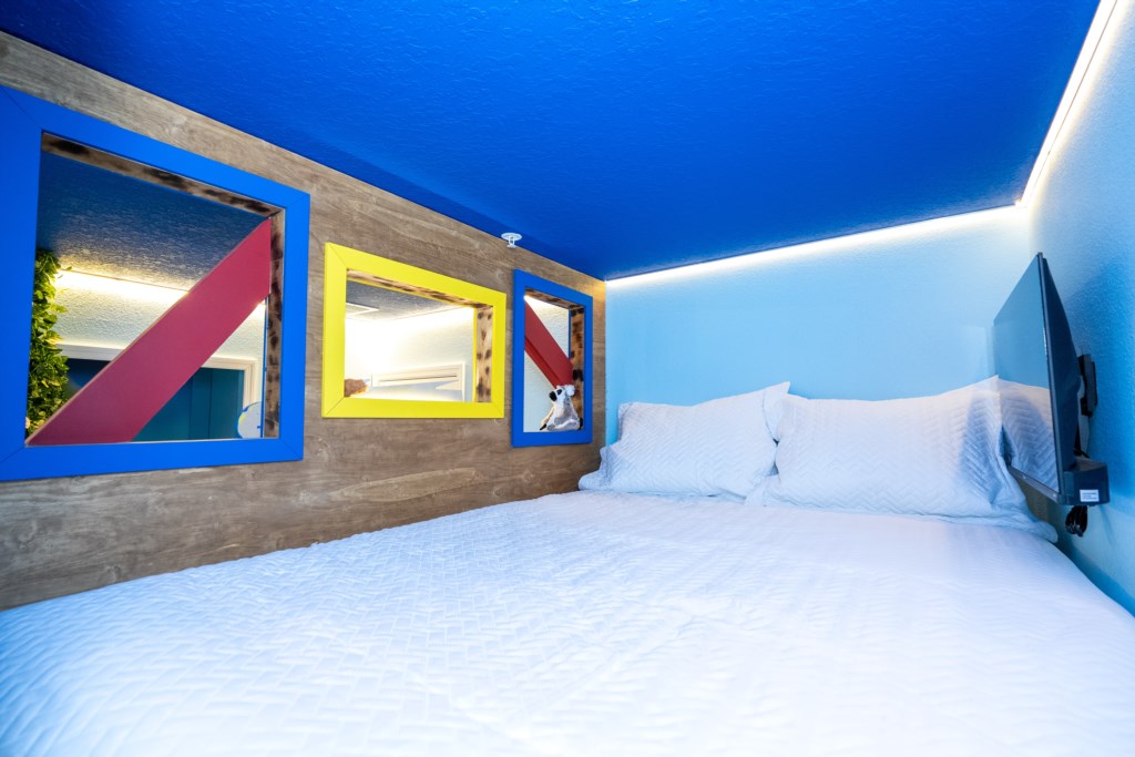 Mickey's Ranch themed bedroom w/ 2 full beds & 2 TV's