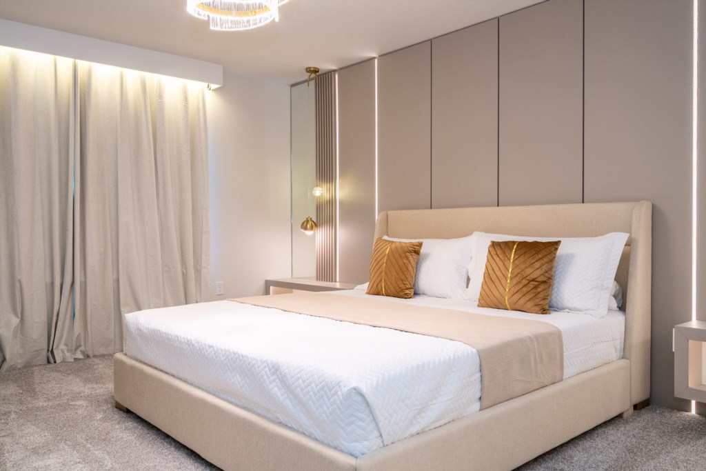 King bedroom master suite w/ work station