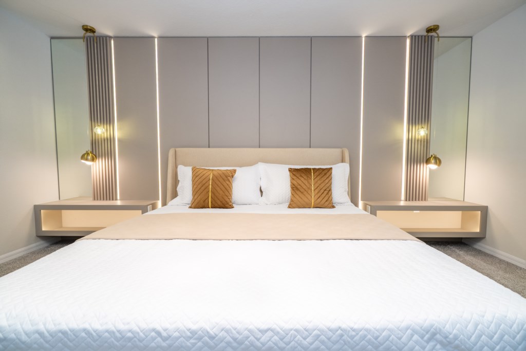 King bedroom master suite w/ work station