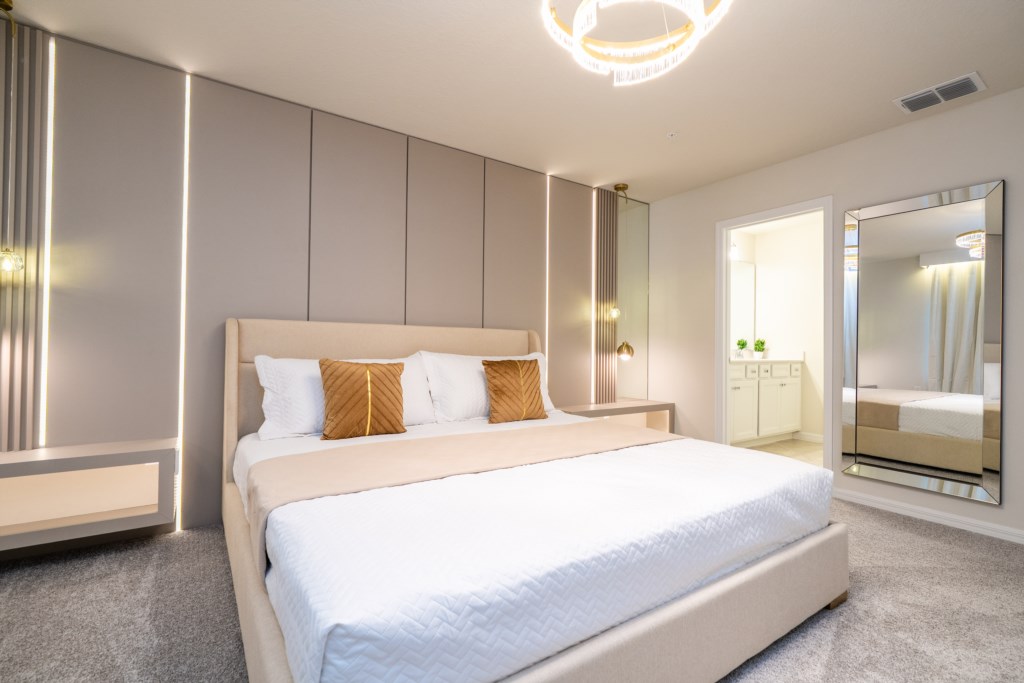 King bedroom master suite w/ work station