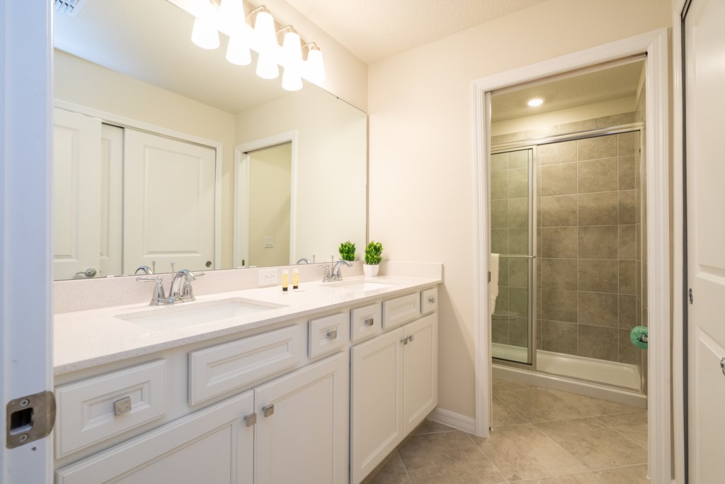 Master suite bathroom w/ walk in shower and double sinks