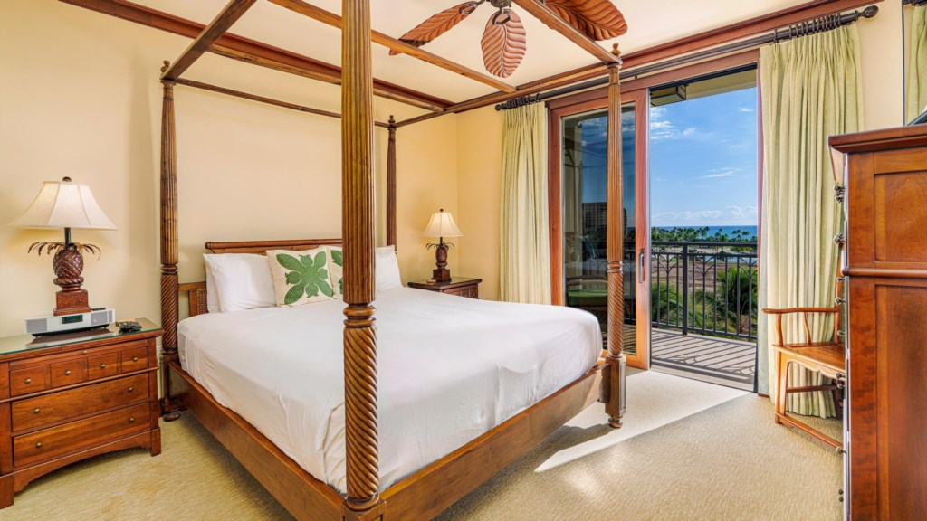 Primary bedroom that walks right out to the lanai.