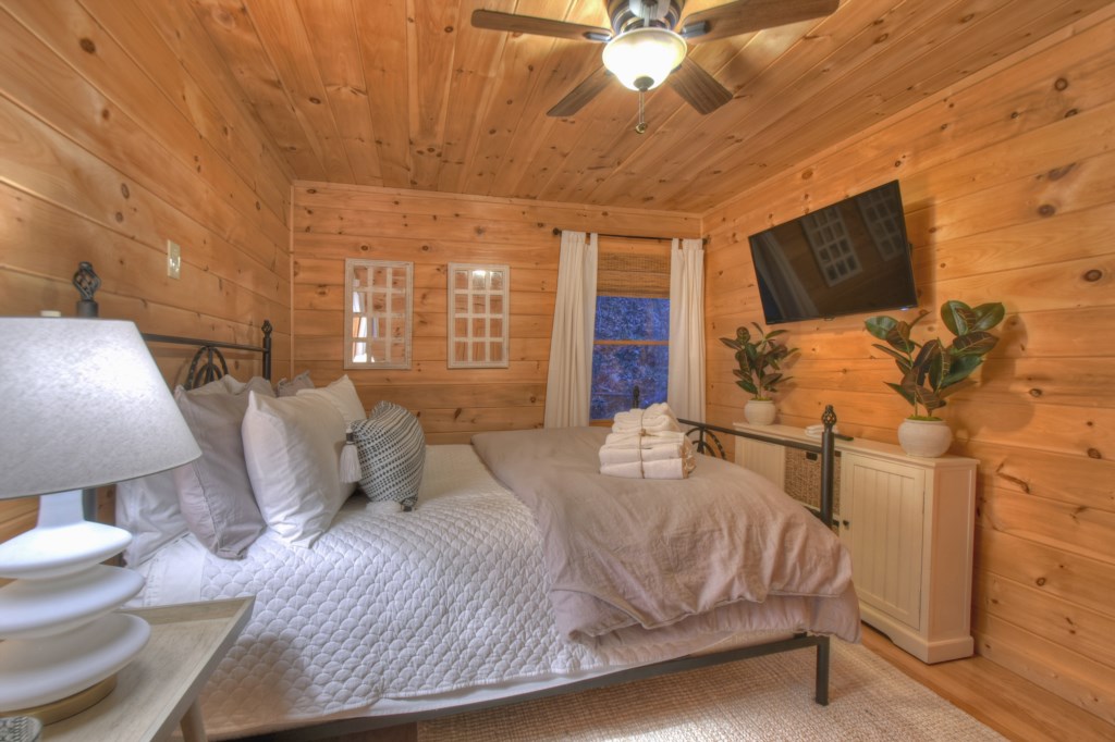 Queen bedroom on the main level 