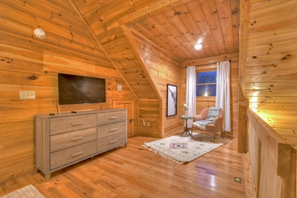 King bedroom in the open sleeping loft 