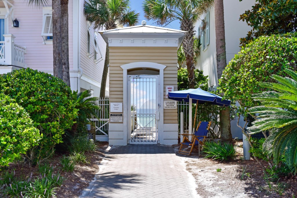 Private Beach Entrance On Hollywood St