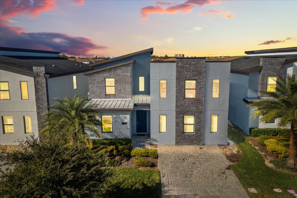 9 bedroom vacation house at Storey Lake - Image 1