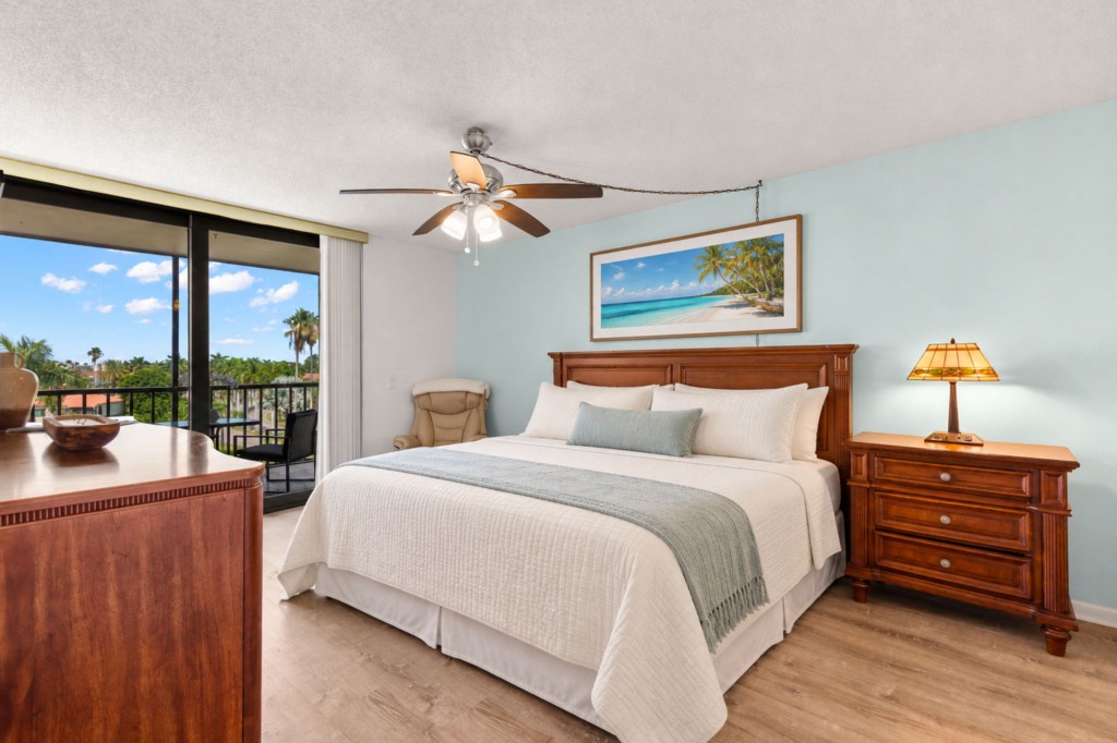 King Bed/ Primary Bedroom
