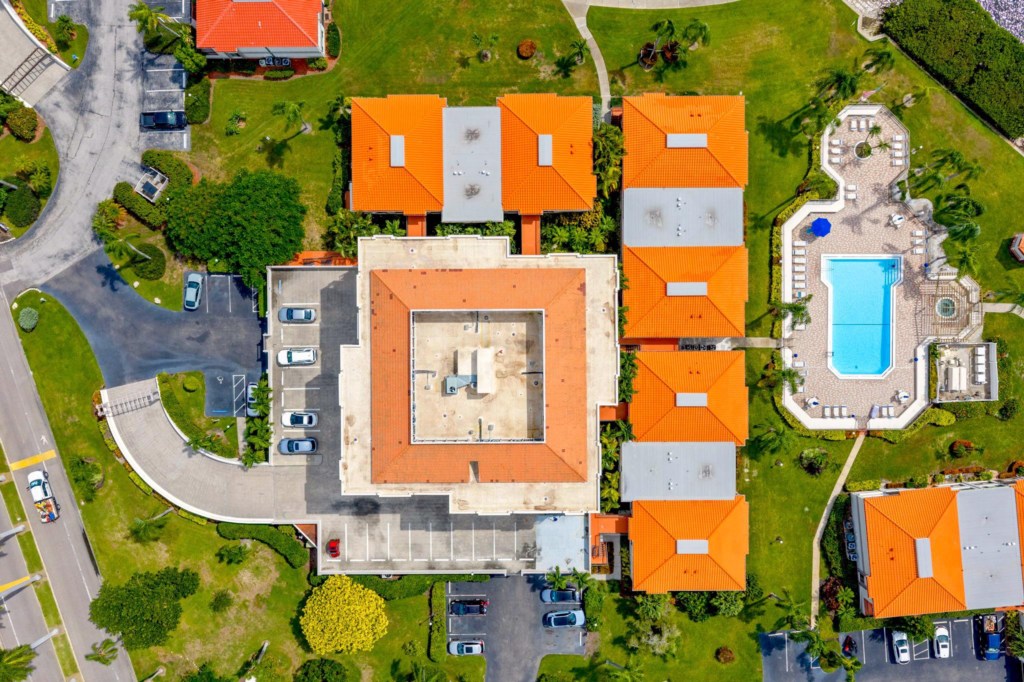 Extensive Grounds