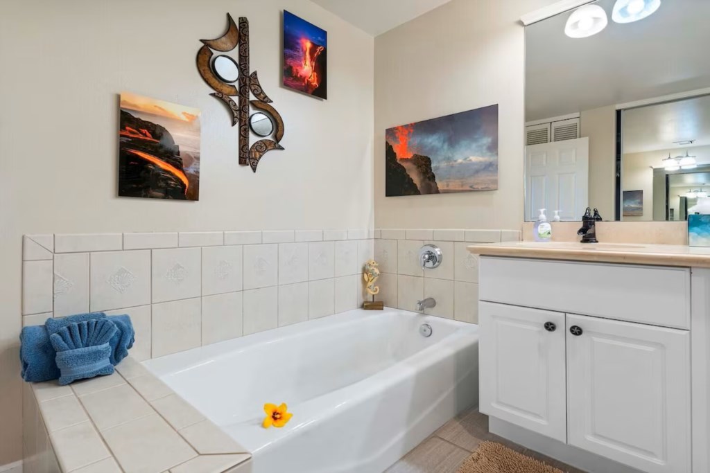 Guest bathroom next to guest bedroom on 2nd floor.
