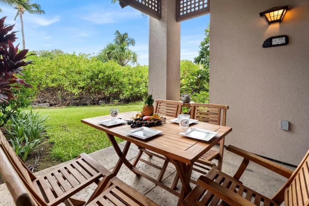 Private ground floor lanai to enjoy a meal with your family