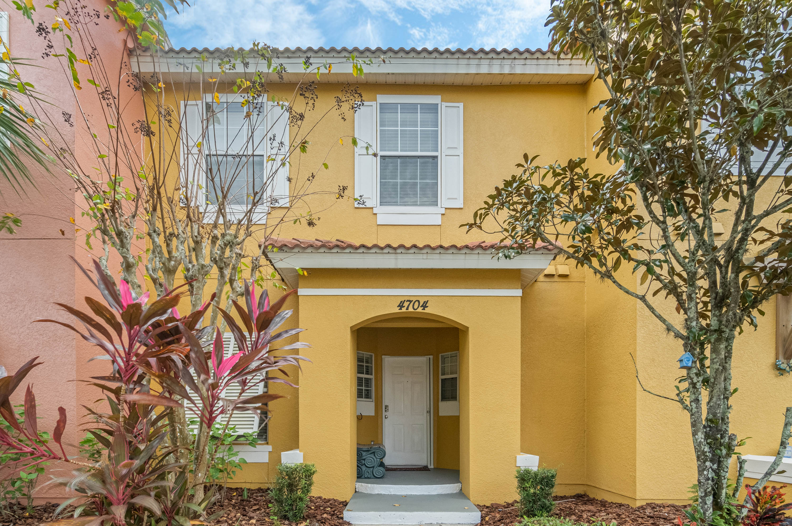 Updated Villa Near Disney with Jacuzzi & Pond View