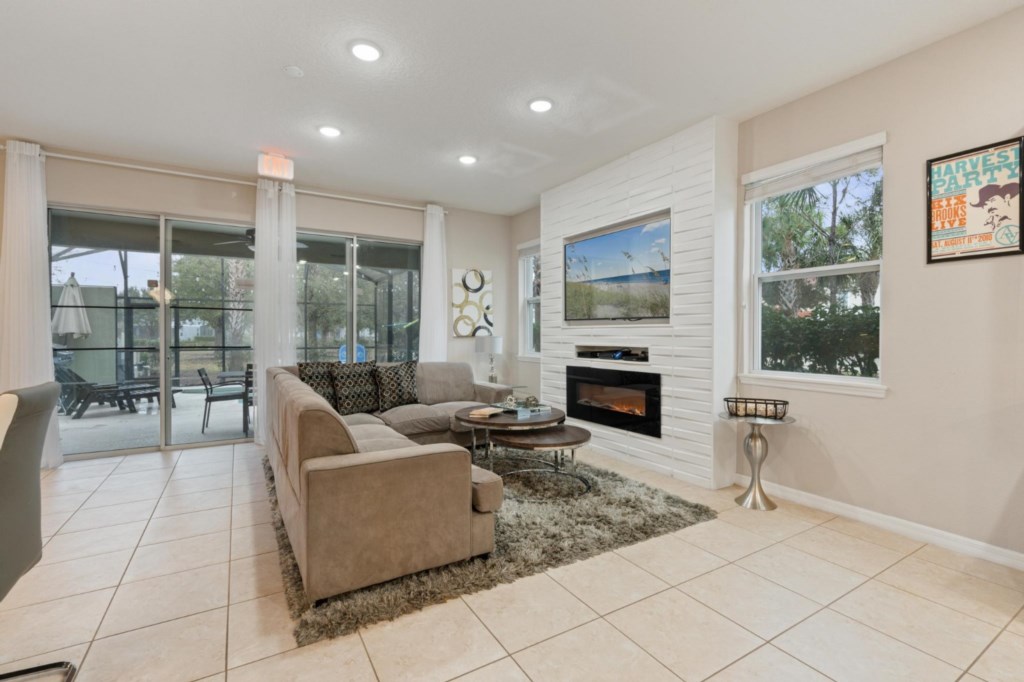 5 bedroom vacation townhouse at Solterra - Image 6