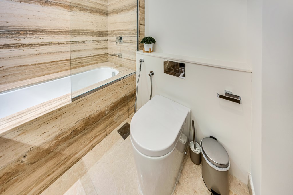 AP_StrlngOmntEst_207_02