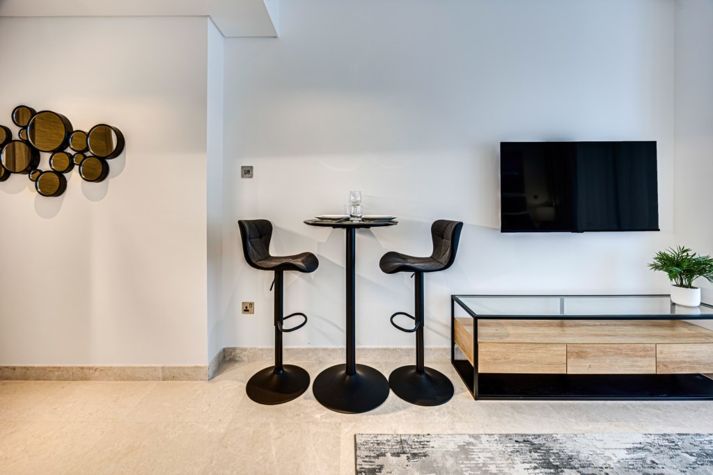 AP_StrlngOmntEst_207_09