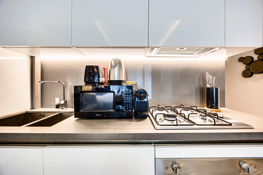 AP_StrlngOmntEst_207_11