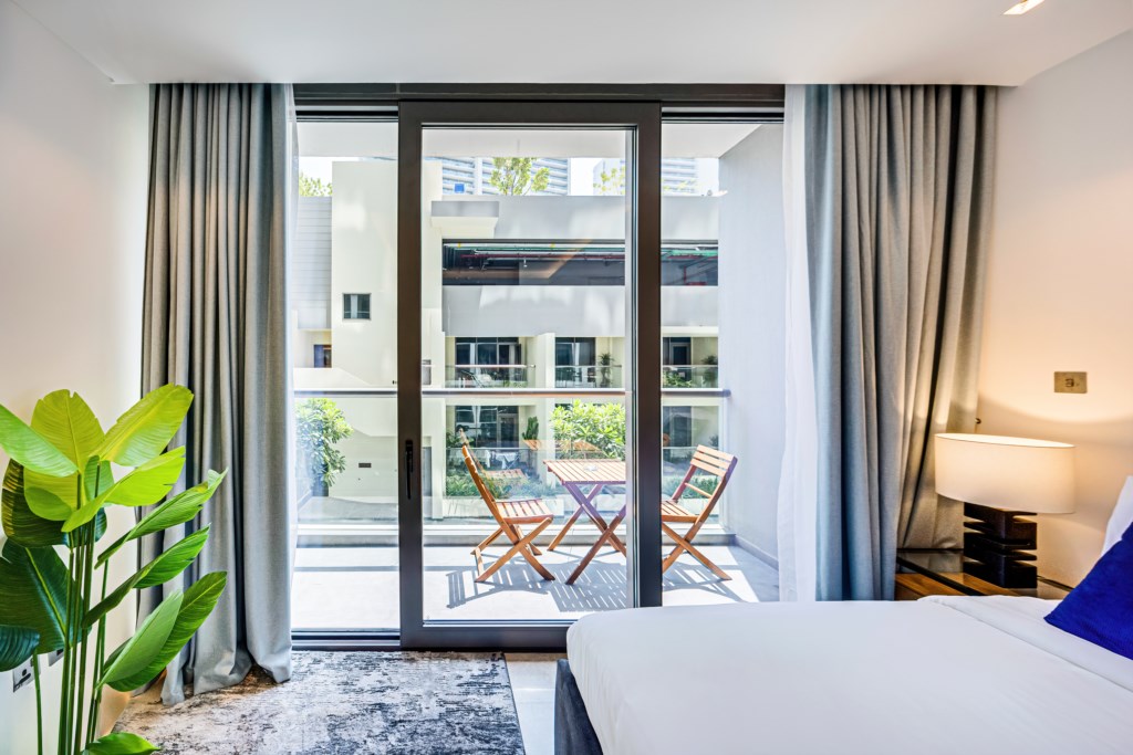 AP_StrlngOmntEst_207_27