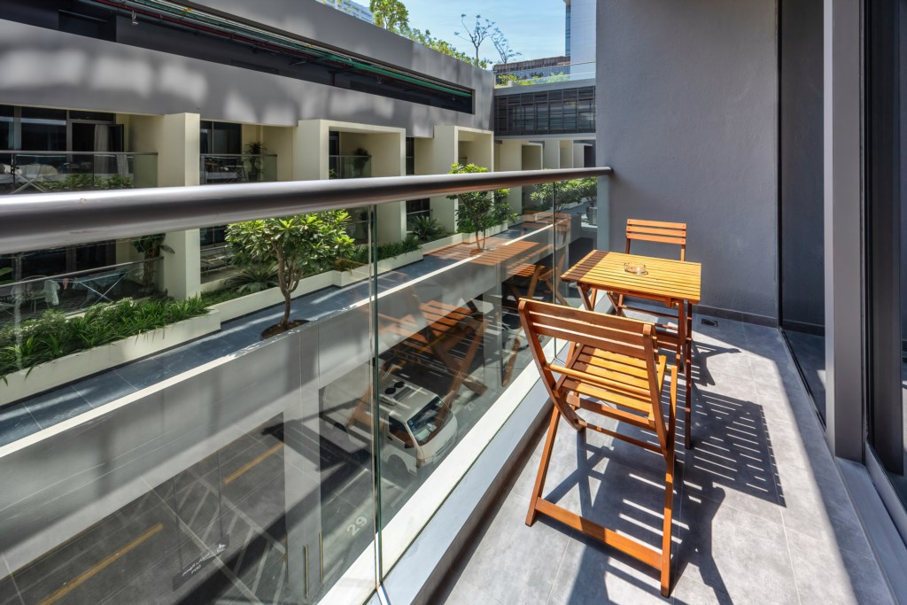 AP_StrlngOmntEst_207_36