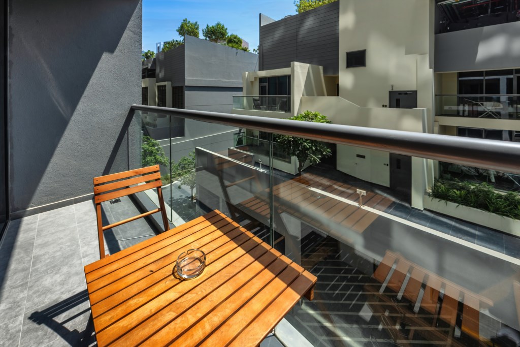 AP_StrlngOmntEst_207_37