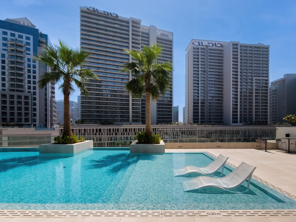 AP_StrlngOmntEst_207_46