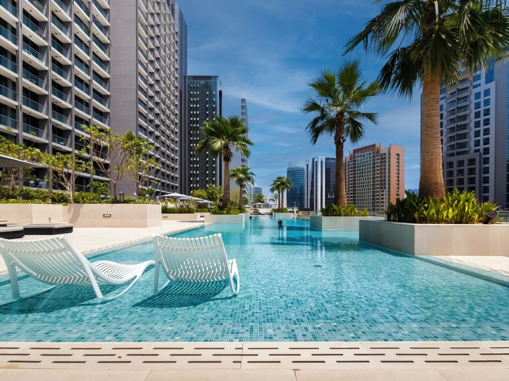 AP_StrlngOmntEst_207_50