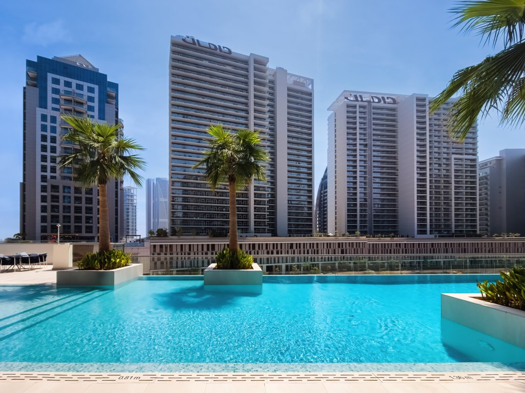 AP_StrlngOmntEst_207_53