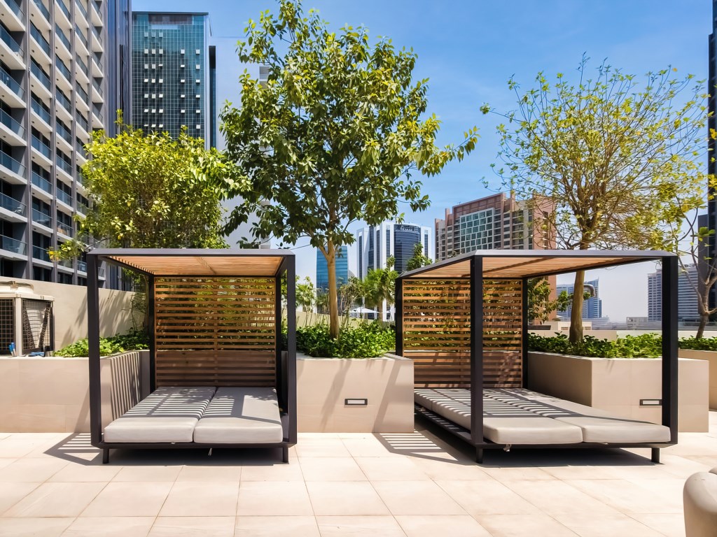 AP_StrlngOmntEst_207_54